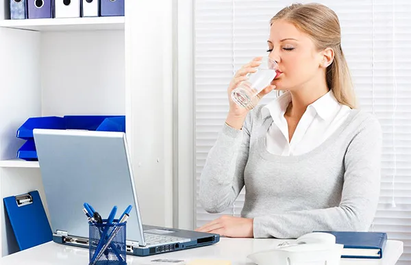 thực trạng dùng nước ở văn phòng công sở