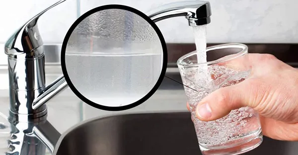 nước xuất hiện váng trắng