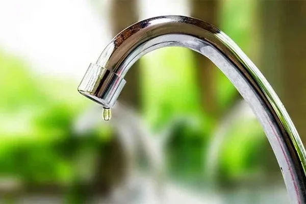 nguồn nước cấp bị yếu hoặc hết