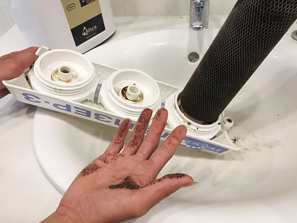 hoặc là sử dụng lõi lọc hết hạn sử dụng