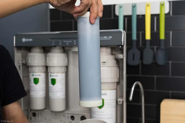 nguyên nhân máy lọc ra nước đục là sử dụng máy lọc kém chất lượng